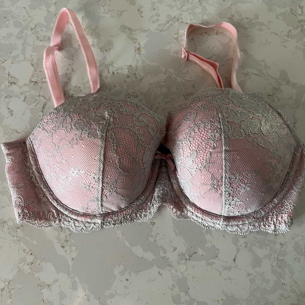NWOT. Victoria’s Secret bra. 34D. Dream Angels.